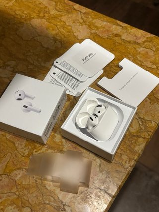 Apple AirPods 4