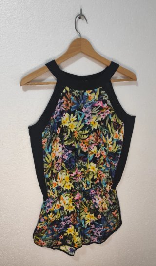 Mono corto de tirantes estampado tropical Talla M