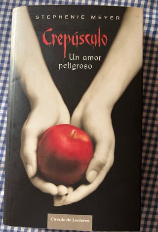3 libros de la saga de crepúsculo, estan usados.