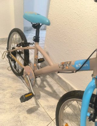 Bicicleta infantil azul y beige