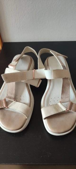 Sandalias Beige y Doradas