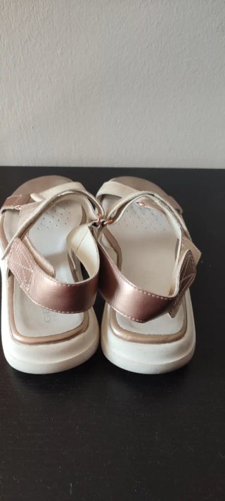 Sandalias Beige y Doradas