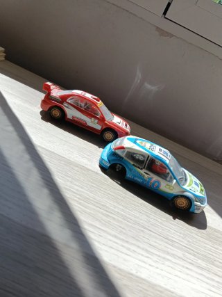 Lote de coches de juguete de carreras
