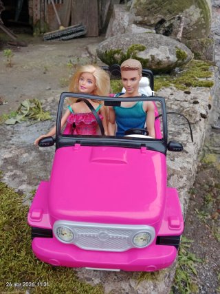 Jeep Barbie y Ken Rosa