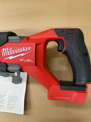 Sega diritta Milwaukee M18 FSZ Fuel