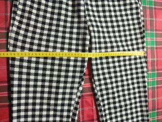Pantalones de cuadros blancos y negros