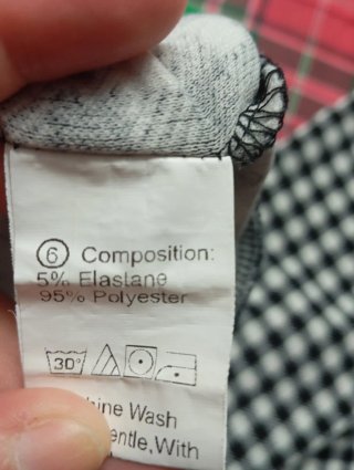 Pantalones de cuadros blancos y negros