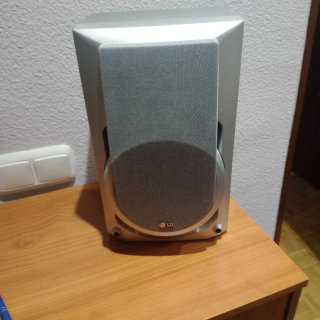 Cadena de música LG 3CD con radio y altavoces