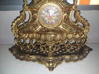 Reloj de sobremesa de bronce antiguo