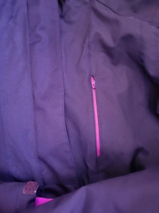 Abrigo deportivo morado y rosa de invierno