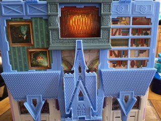 Castillo Frozen. Regalo los dos muñecos.