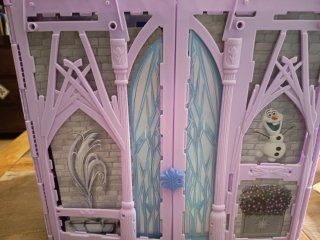 Castillo Frozen. Regalo los dos muñecos.