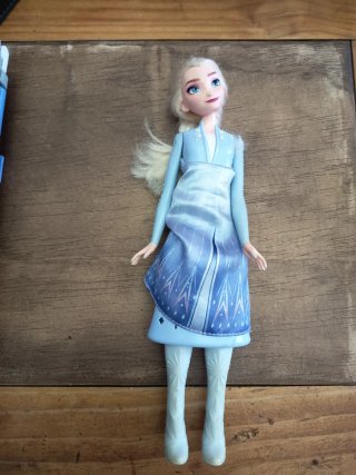Castillo Frozen. Regalo los dos muñecos.