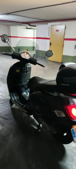 Vespa 125 GT Negra