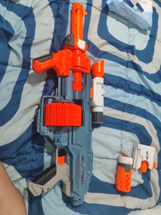 Nerf Shockwave con 3 accesorios