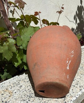 Cántaro de barro antiguo  roto