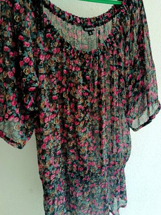 Blusa Mango floral talla S