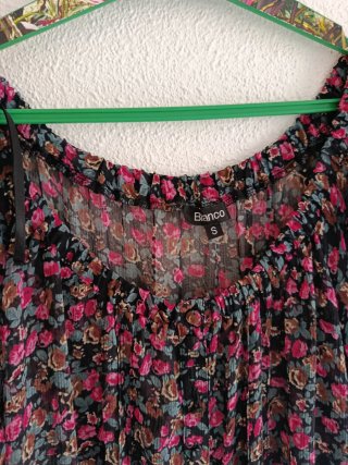 Blusa Mango floral talla S