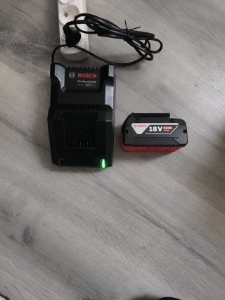 Cargador Bosch GAL 18V-40 y Batería 4.0Ah