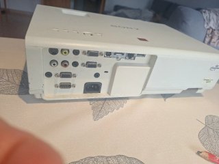 Proyector Sony averiado para piezas