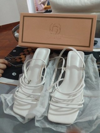 Tacones blancos de tiras