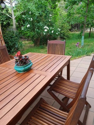 Conjunto mesa y sillas de madera exterior