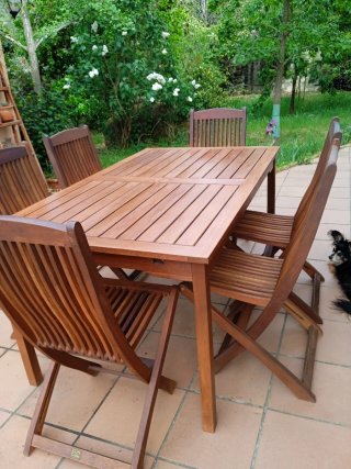 Conjunto mesa y sillas de madera exterior
