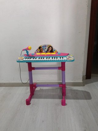 Piano Musical Soy Luna con Micrófono y silla.