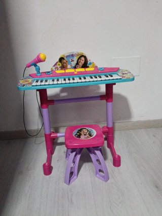 Piano Musical Soy Luna con Micrófono y silla.