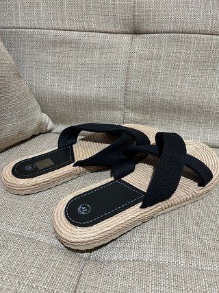 Sandalias Beige y Negras Talla 42