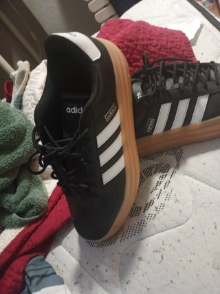 Zapatillas Adidas Negras y Marrones