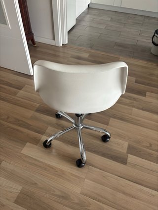 Sedia da studio bianca e beige