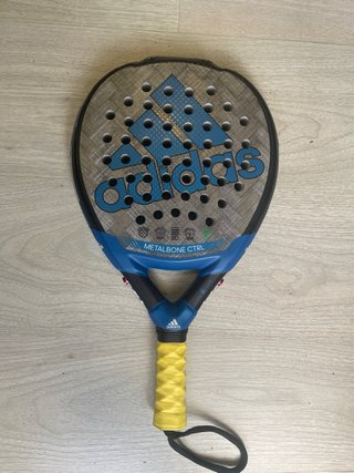 Pala de pádel Adidas Metalbone + funda bullpadel