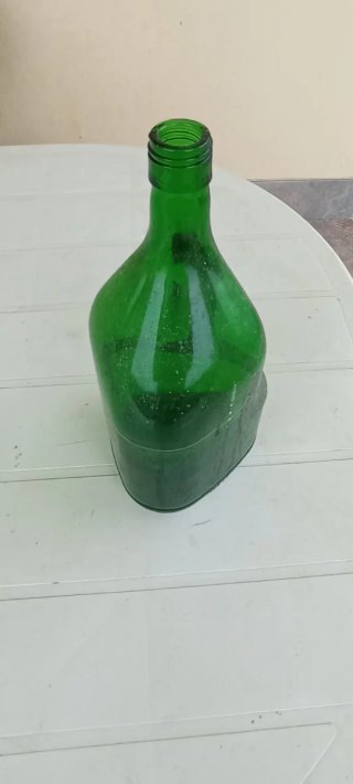 TRES Botellas cristal verde vintage con asa