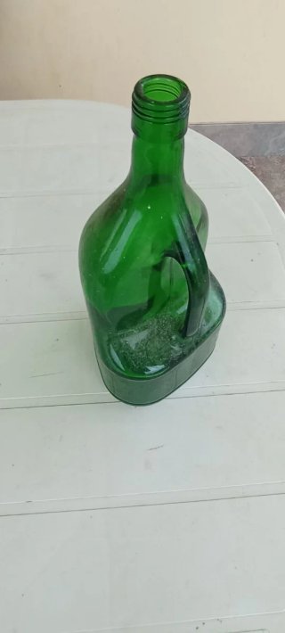 TRES Botellas cristal verde vintage con asa