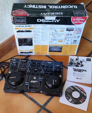Mesa DJ Hercules DJControl Instinct Negra