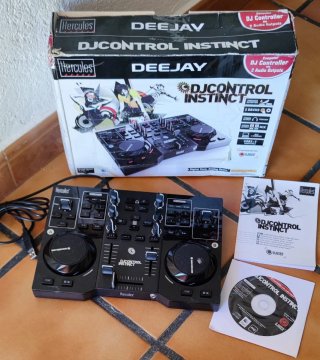 Mesa DJ Hercules DJControl Instinct Negra