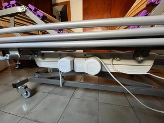 Cama Geriátrica Articulada con Carro Elevador