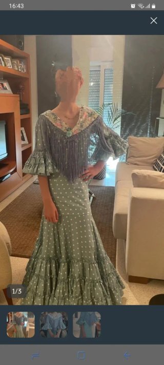 Traje de flamenca verde agua con lunares blancos