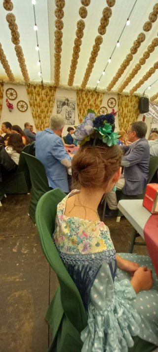 Traje de flamenca verde agua con lunares blancos
