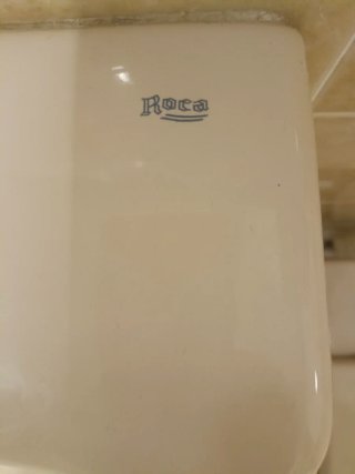 Sanitarios Roca Beige y espejo con armario