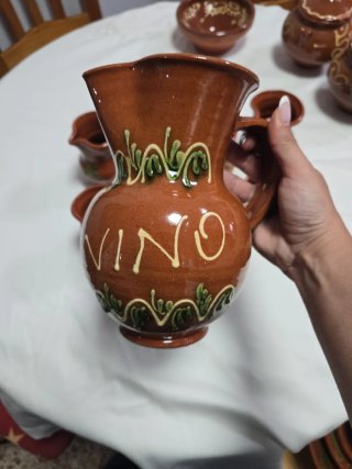 Jarra de barro VINO y 6 jarritas