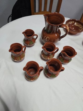 Jarra de barro VINO y 6 jarritas
