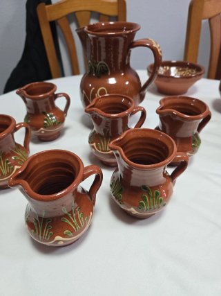 Jarra de barro VINO y 6 jarritas