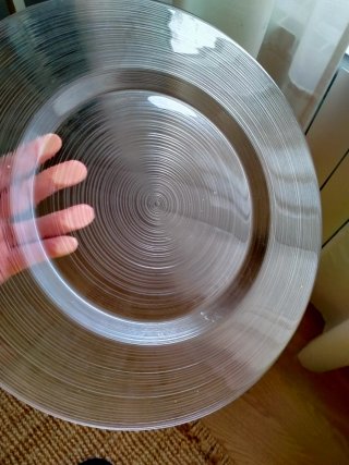 Plato de cristal transparente