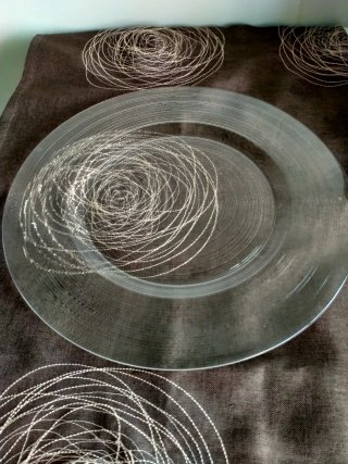 Plato de cristal transparente