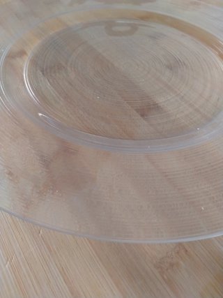 Plato de cristal transparente