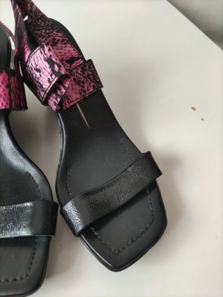 Sandalias Hispanitas Negro y Rosa