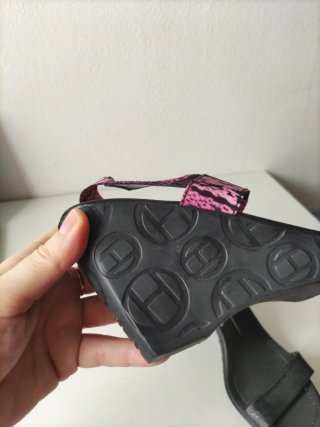 Sandalias Hispanitas Negro y Rosa