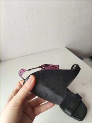 Sandalias Hispanitas Negro y Rosa